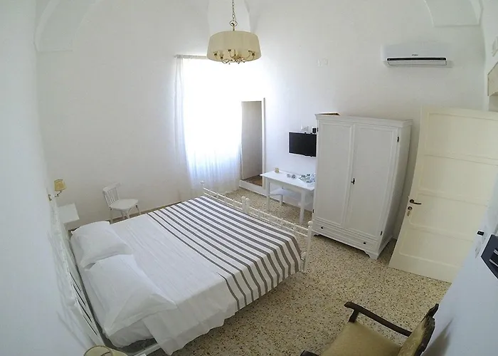 Palazzo Marzo 4* Отранто