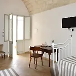 Palazzo Marzo Οτράντο