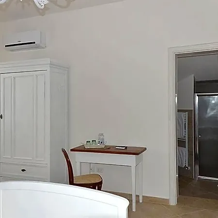 Oda ve Kahvaltı Palazzo Marzo 4*