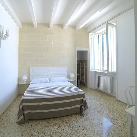 Palazzo Marzo לינה וארוחת בוקר אוטרנטו