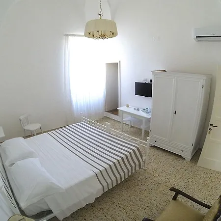 Palazzo Marzo 4* Отранто
