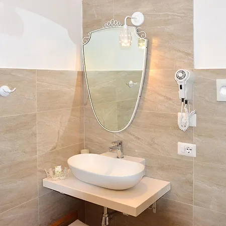 Palazzo Marzo 4* אוטרנטו